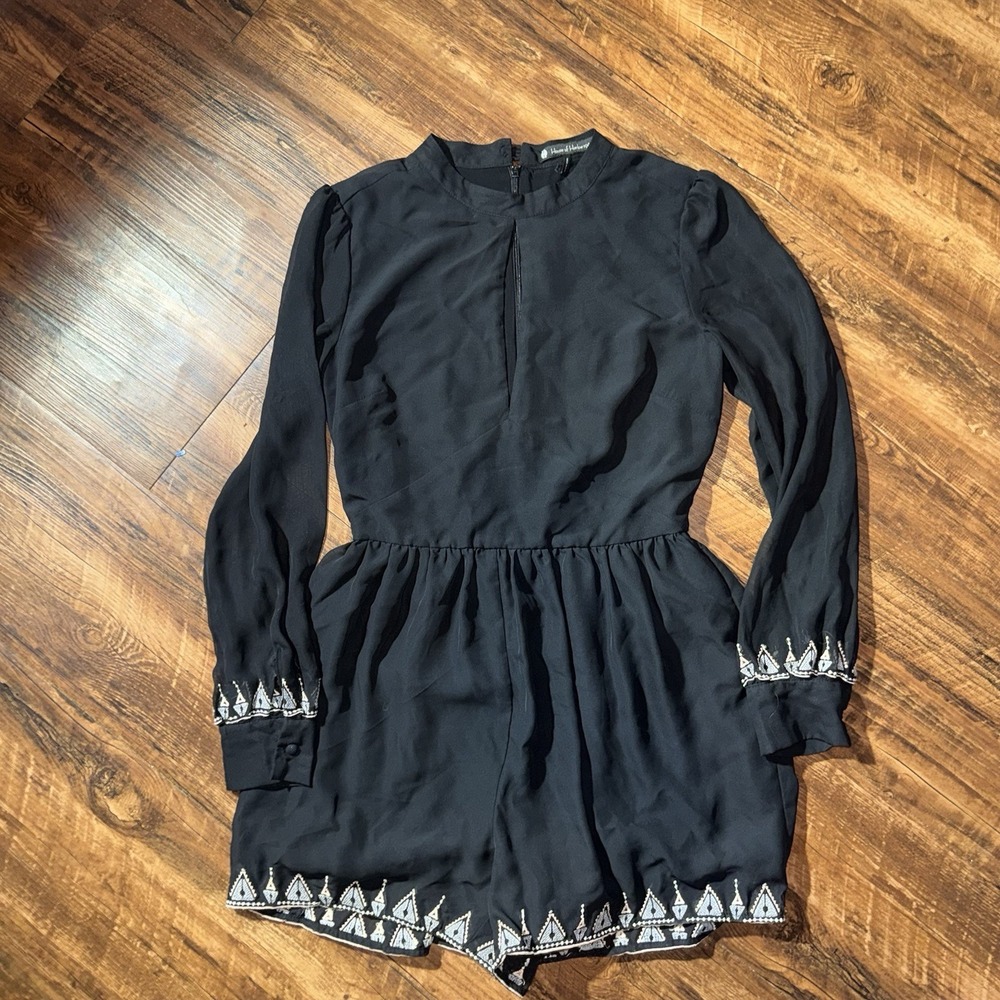 House Of Harlow Medium Black Long Sleeve Embroidered Hem Romper Women